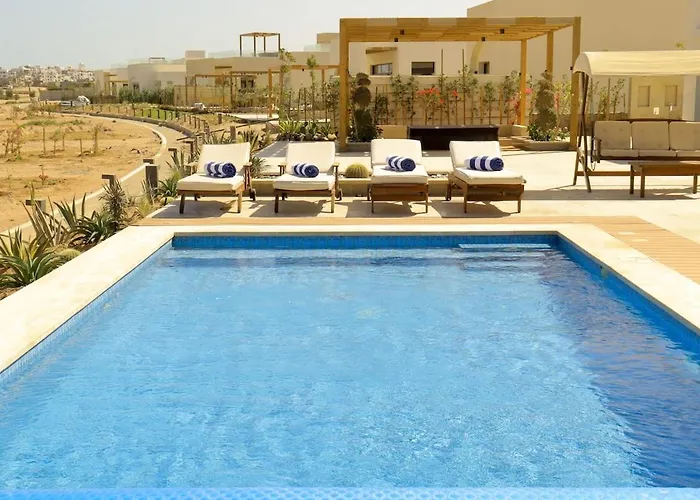 Villa Designer Golf - Heated Pool & Serene Views Hurgada