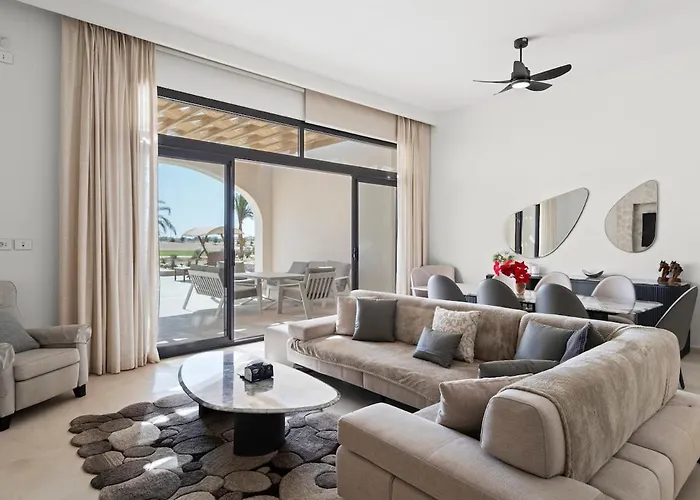 Villa Designer Golf - Heated Pool & Serene Views