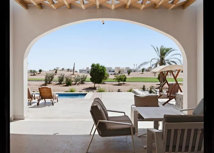 Designer Golf - Heated Pool & Serene Views