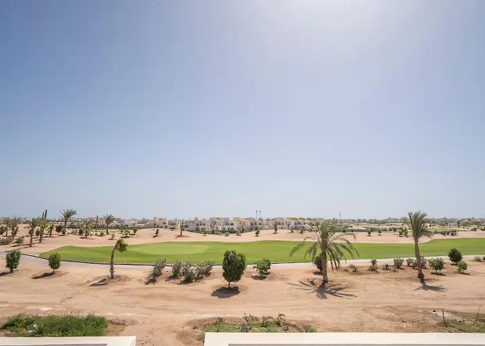 Villa Designer Golf - Heated Pool & Serene Views Hurgada