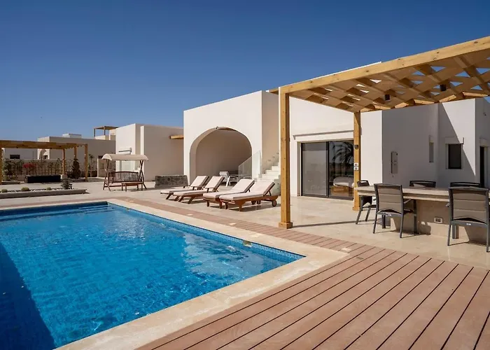 Villa Designer Golf - Heated Pool & Serene Views