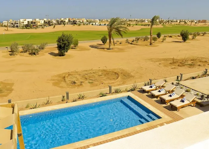 Designer Golf - Heated Pool & Serene Views