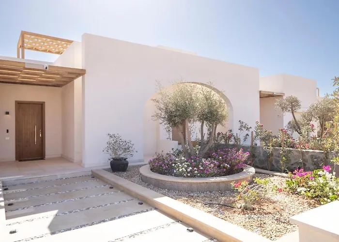 Designer Golf - Heated Pool & Serene Views Villa *