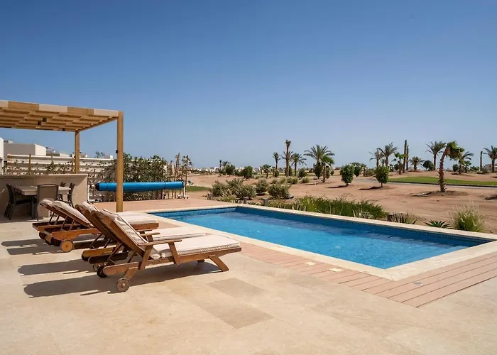 Designer Golf - Heated Pool & Serene Views Villa *
