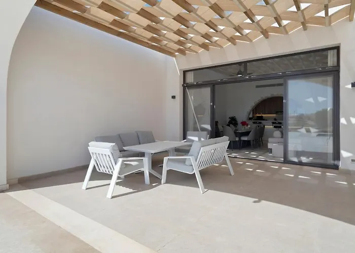 Designer Golf - Heated Pool & Serene Views Villa *