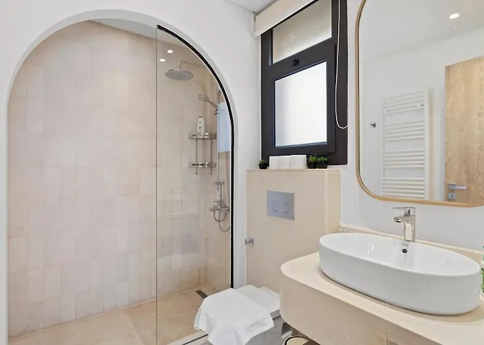 Designer Golf - Heated Pool & Serene Views Villa *