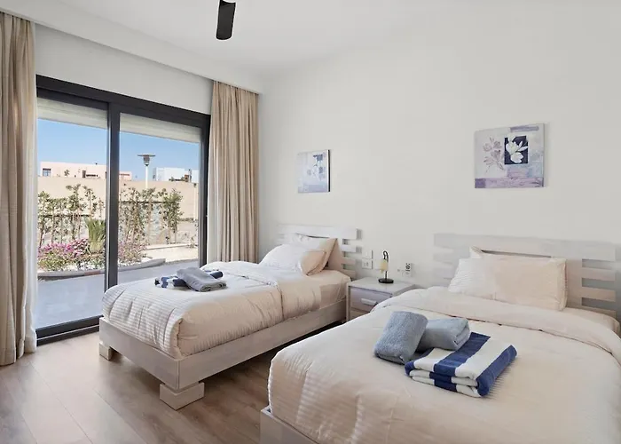 Villa Designer Golf - Heated Pool & Serene Views