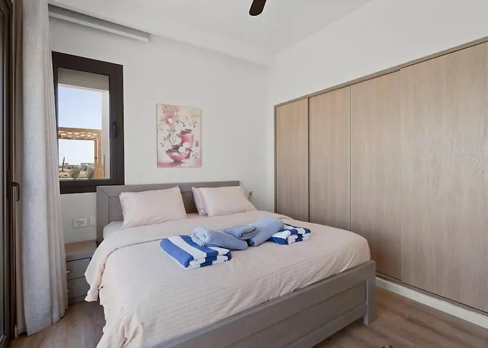 Designer Golf - Heated Pool & Serene Views
