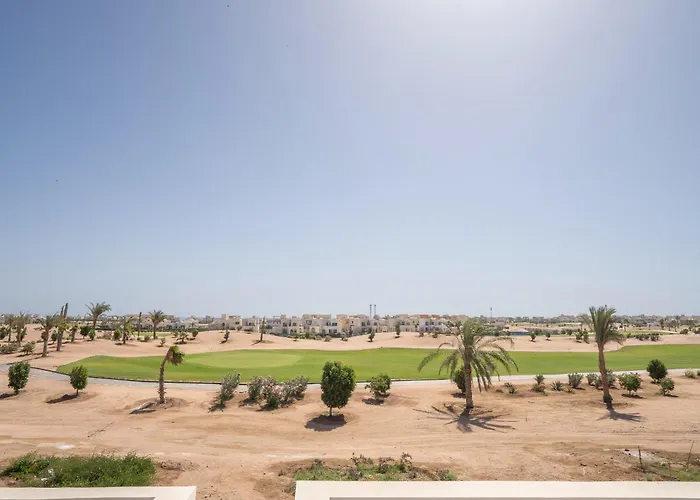 Designer Golf -pool & Serene Views Villa Hurghada