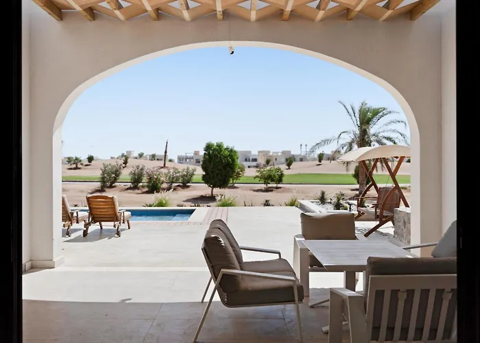Designer Golf -pool & Serene Views Villa