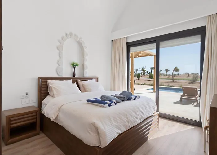 Designer Golf -pool & Serene Views Villa Hurghada